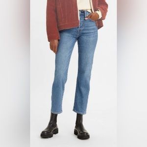 never worn before LEVIS wedgie straight leg jeans!!